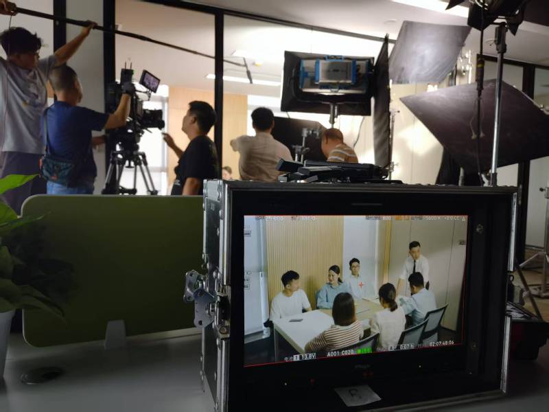 东风区TVC拍摄公司：科技产品视觉化大师，诠释未来感与功能美学